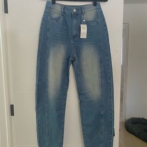 Women’s high-waisted, cropped style barrel jeans.